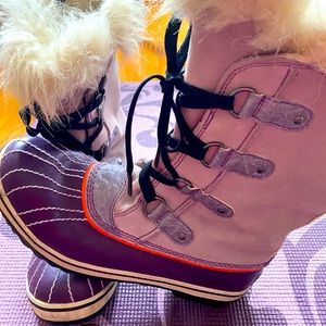 LIKE NEW!!! Sorel lavender size 6 waterproof boots